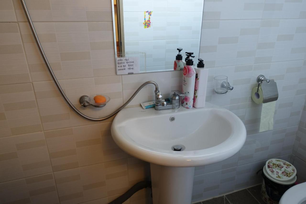 Pongdang Guesthouse Csondzsu Kültér fotó